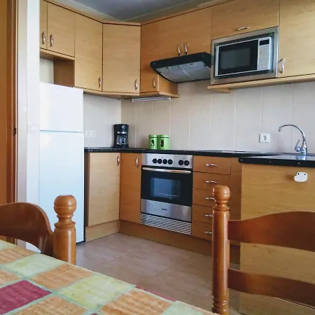Litha House, 3 Bed Set Over 3 Floors 5 Mins From And Amenities Апартаменты