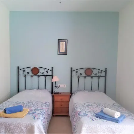 Апартаменты Litha House, 3 Bed Set Over 3 Floors 5 Mins From And Amenities Калета-де-Фусте