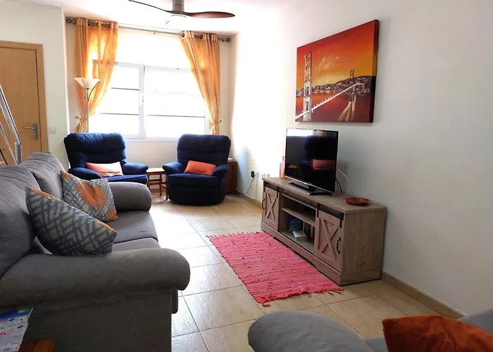 Litha House, 3 Bed Set Over 3 Floors 5 Mins From And Amenities Apartmán *