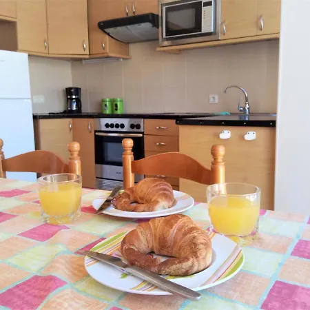 Litha House, 3 Bed Set Over 3 Floors 5 Mins From And Amenities * Caleta De Fuste