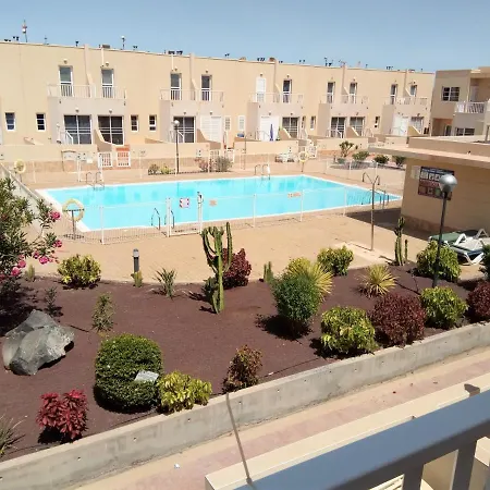 Litha House, 3 Bed Set Over 3 Floors 5 Mins From And Amenities Apartament Caleta De Fuste