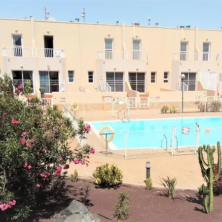 Litha House, 3 Bed Set Over 3 Floors 5 Mins From And Amenities Caleta De Fuste