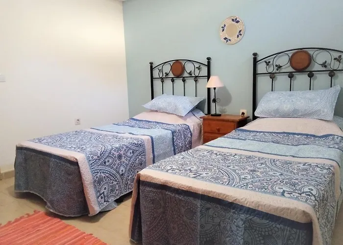 Litha House, 3 Bed Set Over 3 Floors 5 Mins From And Amenities Apartmán *