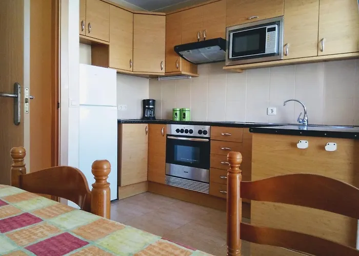 Litha House, 3 Bed Set Over 3 Floors 5 Mins From And Amenities Apartmán