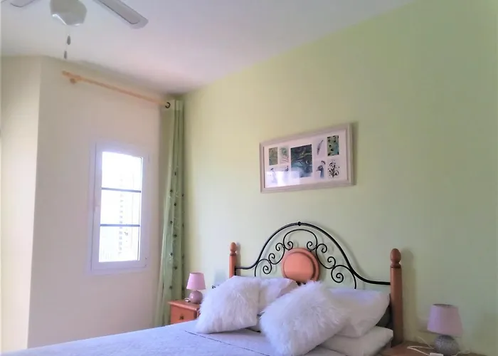 Litha House, 3 Bed Set Over 3 Floors 5 Mins From And Amenities Apartmán Caleta De Fuste