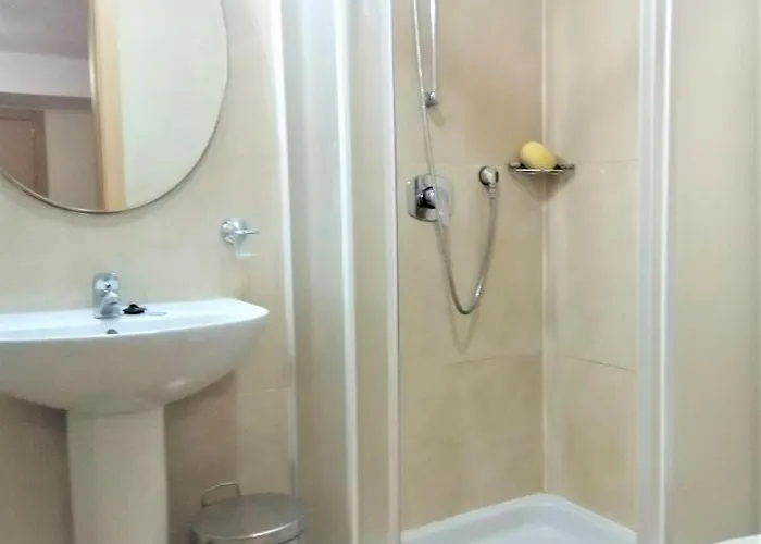 Litha House, 3 Bed Set Over 3 Floors 5 Mins From And Amenities Caleta De Fuste