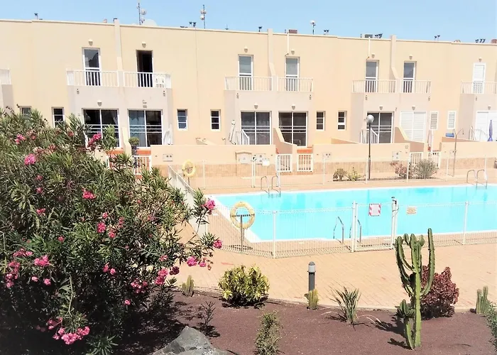 Litha House, 3 Bed Set Over 3 Floors 5 Mins From And Amenities Caleta De Fuste