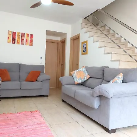 Litha House, 3 Bed Set Over 3 Floors 5 Mins From And Amenities شقة *